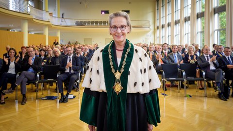 TUD Rector Prof. Ursula M. Staudinger during the investiture ceremony wearing her gown and chain of office.