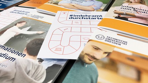 Information brochures on the teacher training programme at TUD.
