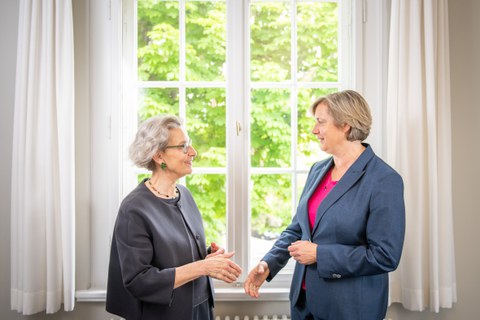 Die lettische Botschafterin I.E. Alda Vanaga (r.) traf sich mit TUD-Rektorin Prof. Ursula Staudinger. 