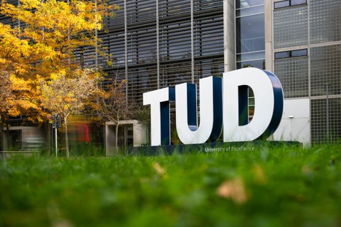 TUD lettering on the lecture hall centre.