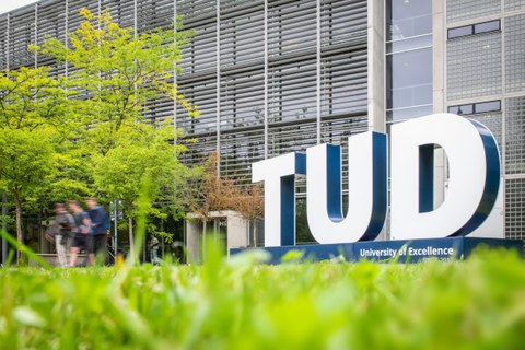 TUD lettering on the lecture hall centre.