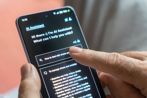 Smartphone mit KI-Assistent