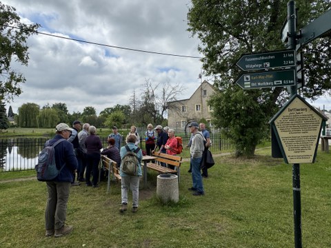 The DSA programme also included a "Brücke" Walk, during which keen senior walkers in Moritzburg embarked on a commemorative tour honouring the "Brücke" artists, under the expert guidance of Christian Kunath, an expert on Saxon history.