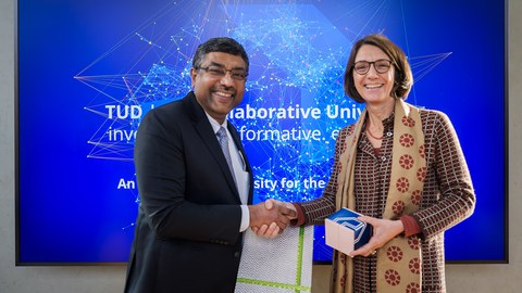S. Krishnan, Staatssekretär, Ministerium für Elektronik und Informationstechnologie (MeitY), Indien, und Prof.in Roswitha Böhm, Prorektorin Universitätskultur und Internationalisierung der TUD