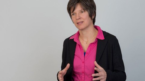 Porträtfoto von Frau Prof. Bühler