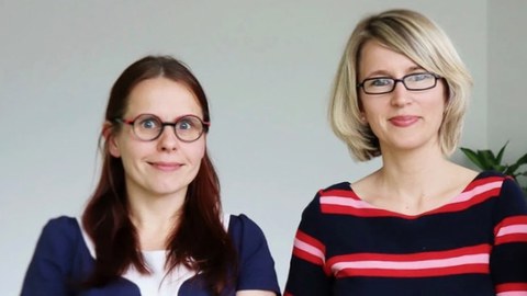 Prof. Anke Langner und Schulleiterin Maxi Heß