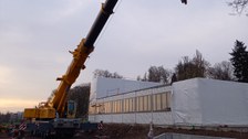 Bereits am 13. April nimmt das Gebäude erkennbar Konturen an.