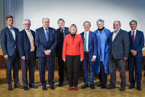 Verleihung der Goldenen Ehrennadel. 