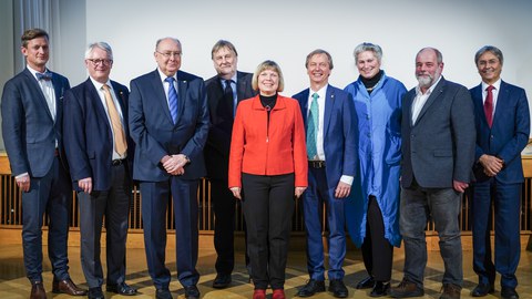 Verleihung der Goldenen Ehrennadel. 