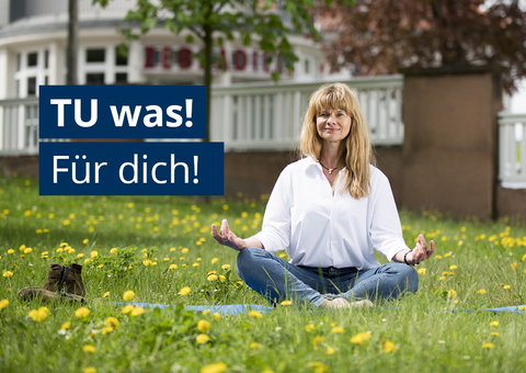 Betriebsärztin in Yogapose