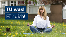 Betriebsärztin in Yogapose