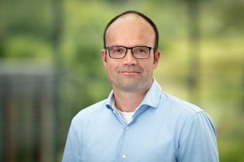 Porträtfoto des Chief Officer Digitalisierung und Informationsmanagement Prof. Dr. Lars Bernard