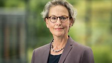 Porträtfoto der Rektorin Prof. Dr. Ursula M. Staudinger