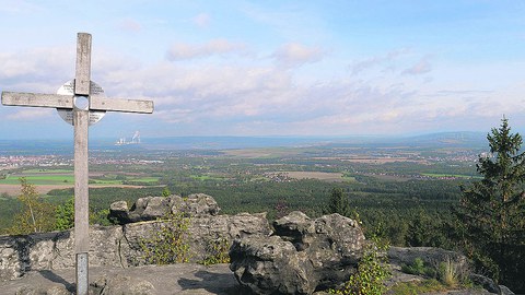 Blick vom Töpfer im Zittauer Gebirge in Richtung Dreiländereck.