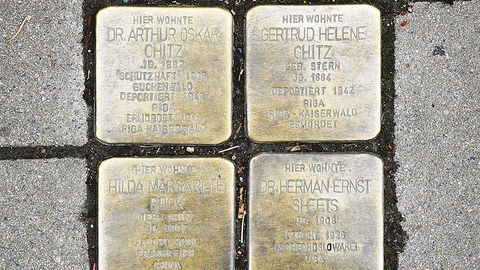 Die Stolpersteine vor dem ehemaligen Wohnhaus der Familie Chitz in der Dresdner Helmholtzstraße 3b.
