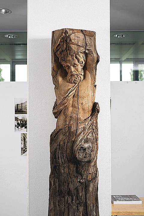 Christian Kosmas Mayer: »Atlas/Pilot«, 2016, Ausstellungsansicht Dauerausstellung der Kustodie, Leihgabe aus Privatbesitz.