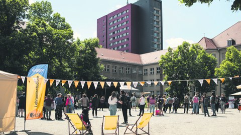 Buntes Treiben während der 1. TEACHERMANIA am Weberplatz.