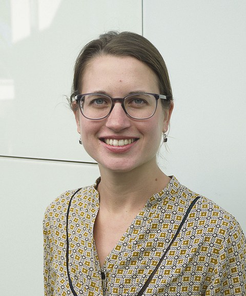 Dr. Nayla Fawzi.