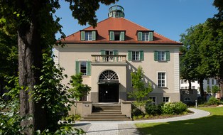 Foto des Rektoratsgebäude