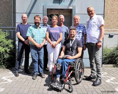 Gruppenfoto der SBV vor dem Aufzug zum Seminargebäude  von links nach rechts: Peter Sindelar, Emanuel Kirschner, Dr. Christoph Schuster, Anke Lehmann, Peter Tschöpe, Jürgen Frey,Mathias Kortke, Roberto Lemmrich