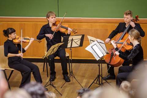 Musiker innen des Universitätsorchesters