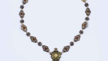 Photo of an old necklace from the exhibitions of the Academic Heritage