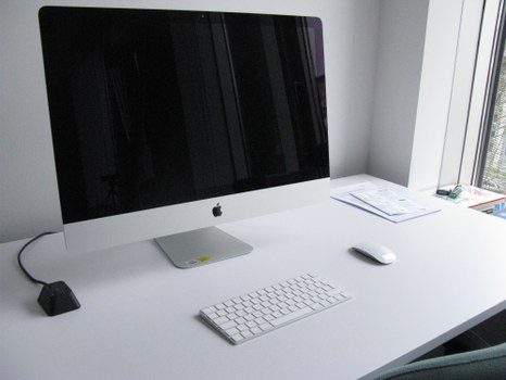 Photo of an iMac 27-inch with keyboard and mouse.