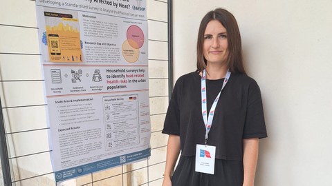 Jasmin Uttner bei der Vorstellung Ihres Plakats