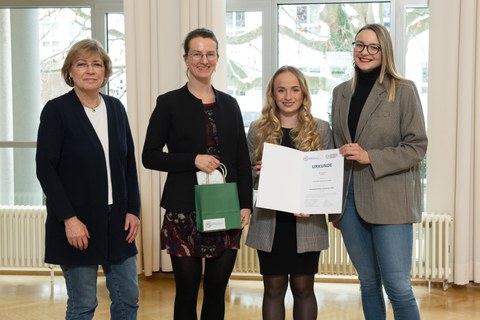 Urkundenübergabe an CaruSono