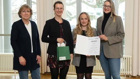 Urkundenübergabe an CaruSono