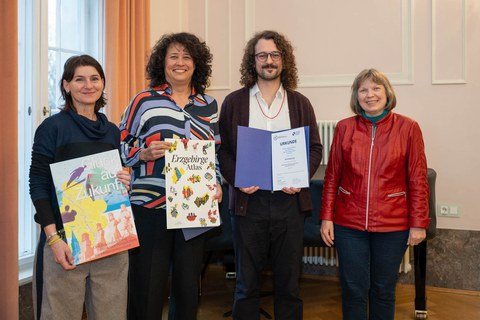 Professorin Melanie Humann, Gudrun Deppe und Simon Korn