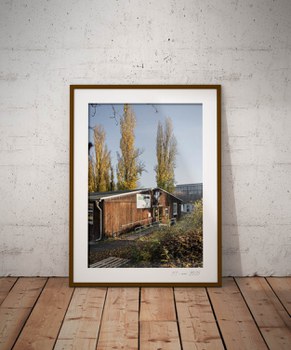 Spendenobjekt Foto Stura-Baracke in Bilderrahmen