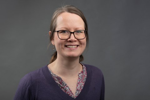 Zu sehen ist ein Porträtfoto der Studienberaterin Franziska Klinkewitz.