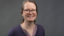 Zu sehen ist ein Porträtfoto der Studienberaterin Franziska Klinkewitz.