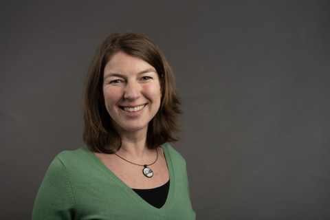 Zu sehen ist ein Porträtfoto der Studienberaterin Kira Marschner.
