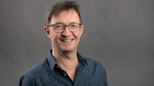 Zu sehen ist ein Porträtfoto des Studienberaters Michael Rockstroh.