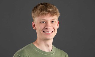 On display is a portrait photo of student employee Jannik Haubold.