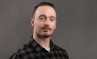 On display is a portrait photo of employee Konrad Schrötter.