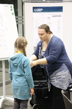 Alterssimulationsanzüge