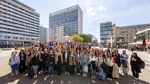 Gruppenfoto der Teilnehmerinnen der BeWise-Konferenz 2026