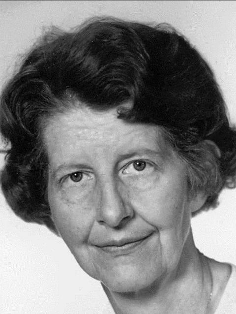 Portraitbild einer Frau in schwarz-weiß