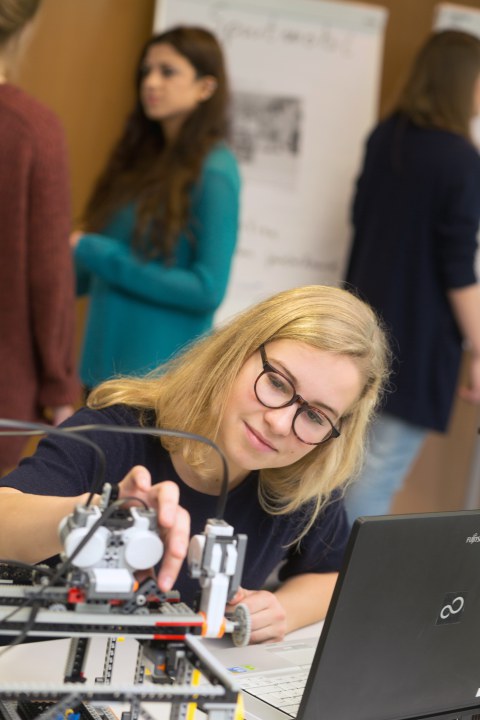 Frau in der Informatik