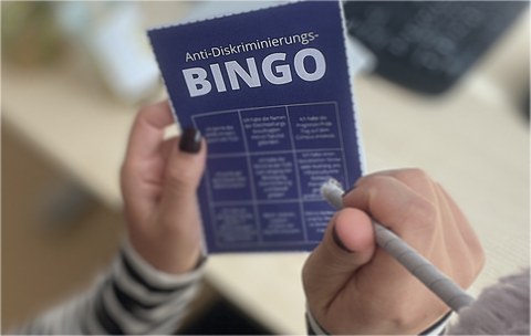  A Person holds the Courage-Bingo in its hands
