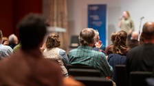 Menschen im Publikum