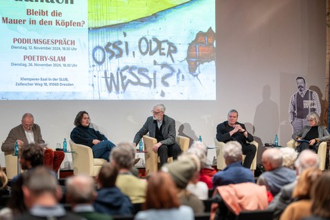 Foto mit einem Podium