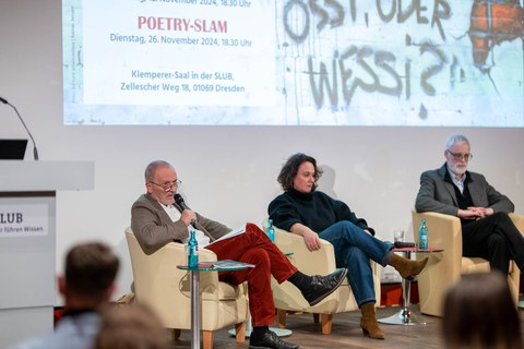 Der Moderator redet