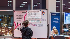 Plakatwand Wissenschaftsjahr