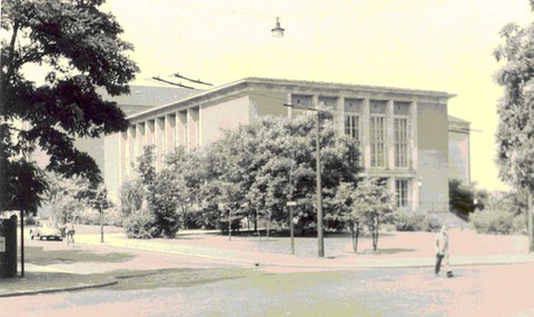 Hörsaalgebäude am Fritz-Förster-Platz