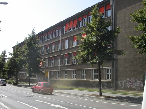 Hauptgebäude Hans-Grundig-Straße 25