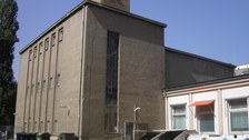 Turnhallen im ehemaligen Kesselhaus Marschnerstraße mit Anbau Rechenzentrum